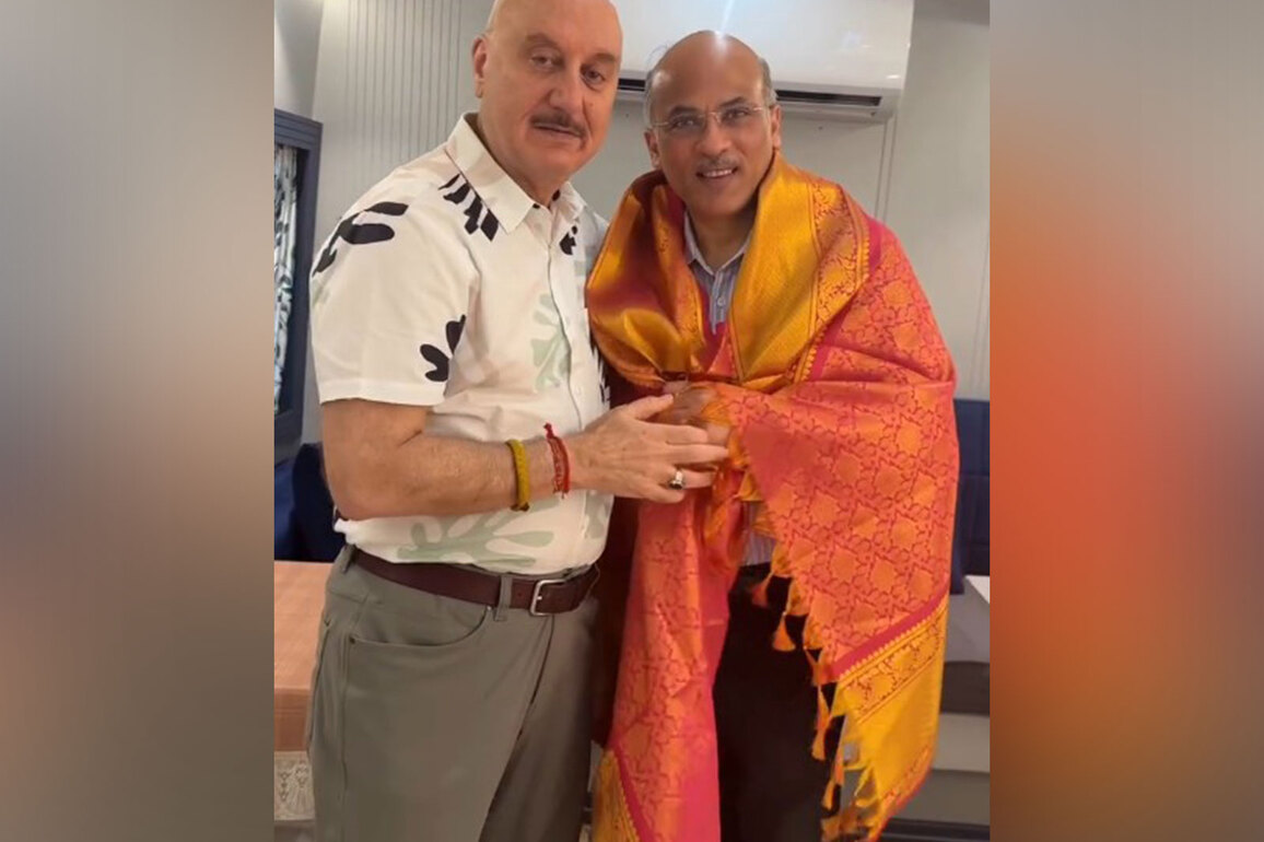 Anupam Kher begins his 549th film with Sooraj Barjatya, calls it a "joyous journey"