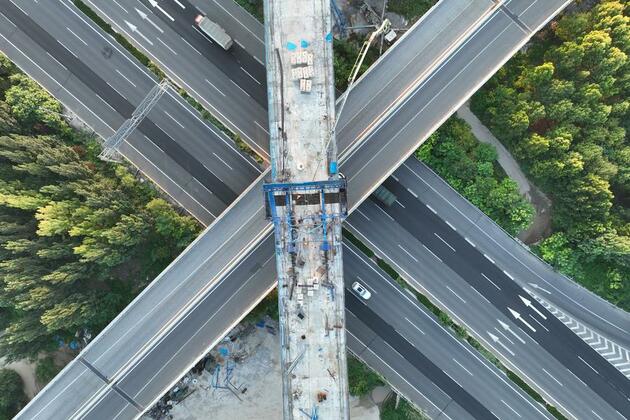 Landmark bridge section completed for major high-speed rail link in northern China