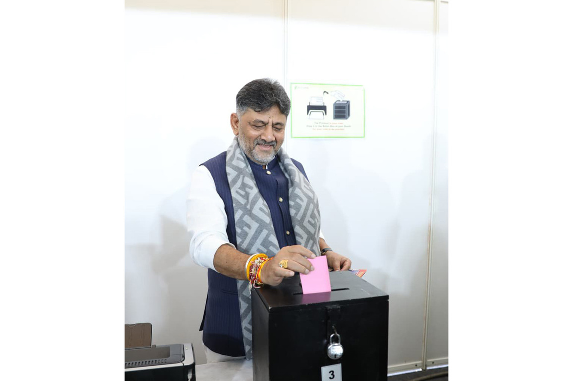 DCM DK Shivakumar cast his vote in Karnataka State Cricket Association Presidential election