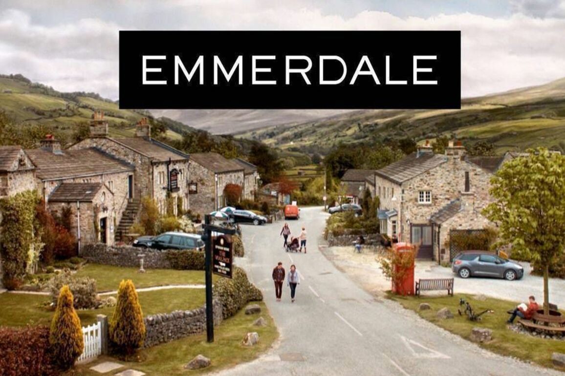 ITV Emmerdale's actress sparks frenzy as she teases 'guess who's back'