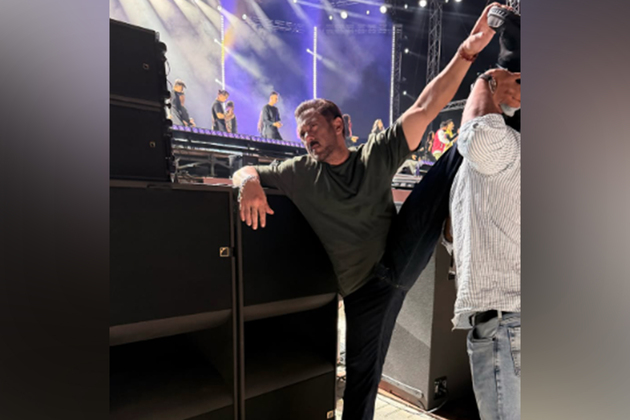 Salman Khan flaunts his flexibility, shares his fun stretching pic