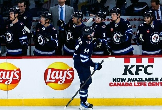 Jets win franchise-best 11th straight with victory over Senators