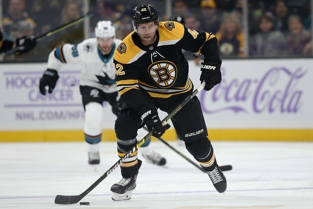 Bruins waive F Backes after 14 NHL seasons
