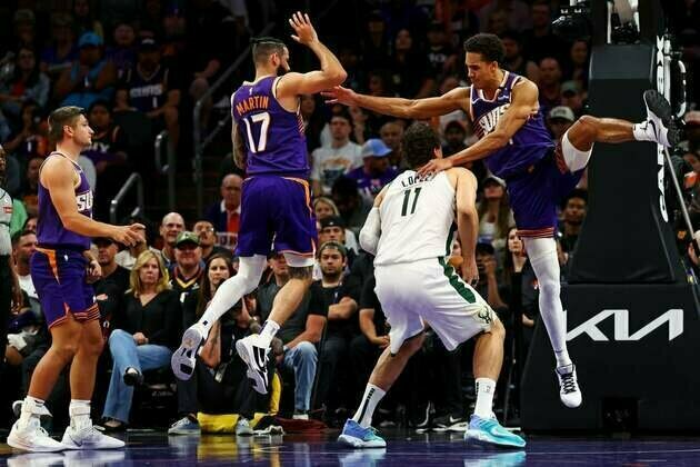 Devin Booker's late bucket lifts Suns over Bucks