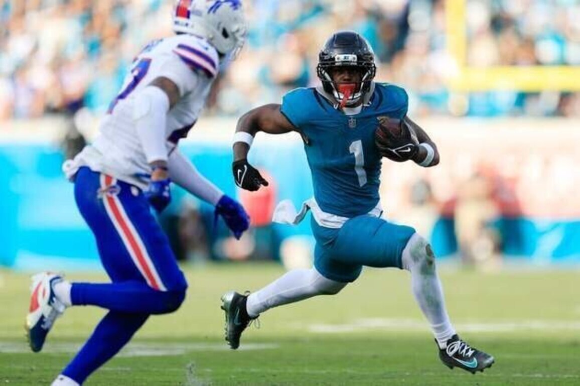 Saints to sign RB Travis Etienne to $52M deal