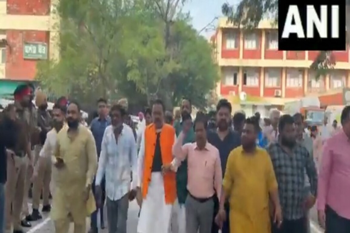 Punjab: Shiv Sena workers protest in Moga after party leader shot dead