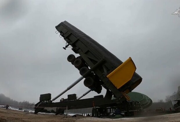 Russia showcases loading of Yars nuclear missiles