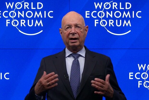 Davos boss quits media