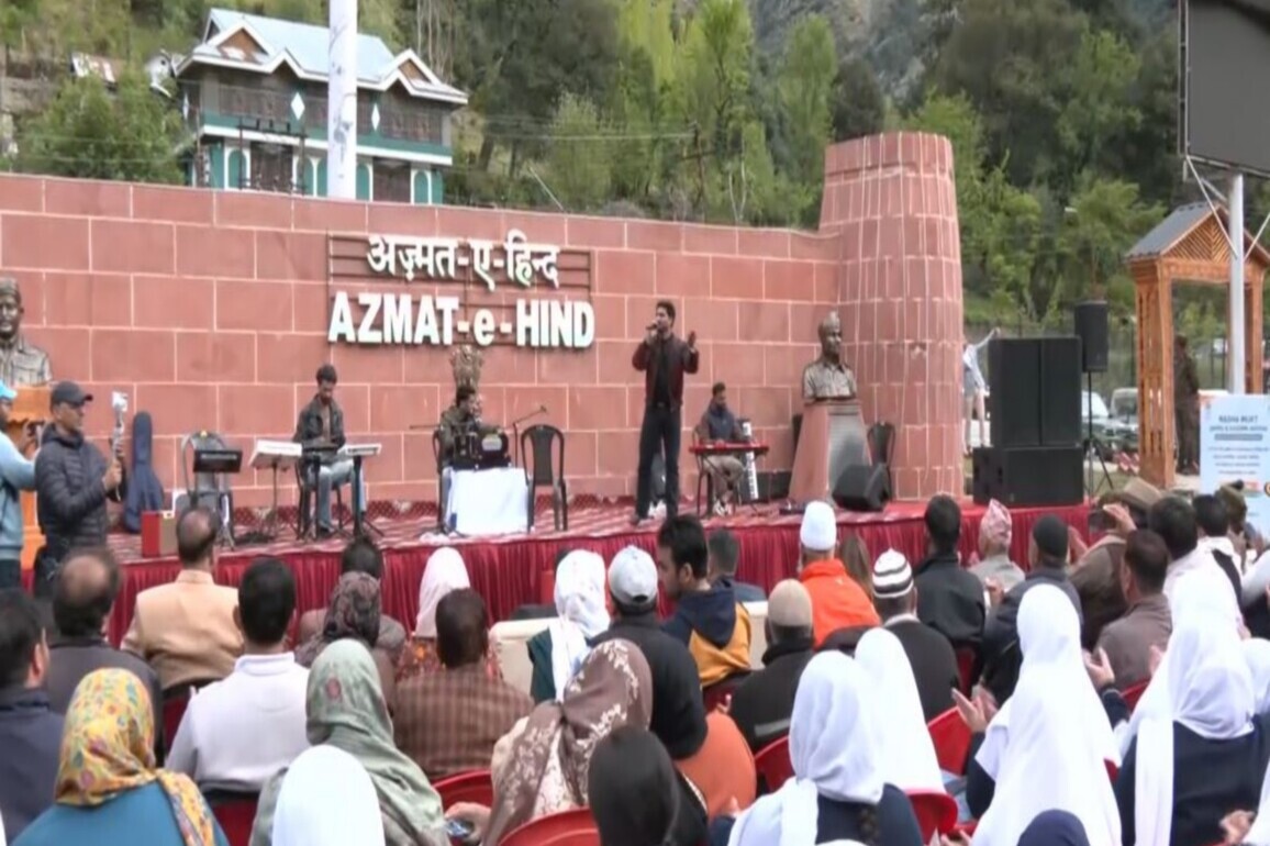 J-K: Indian Army celerbates 'Shaam-e-Watan: Ek Shaam Desh Ke Naam' in Teetwal
