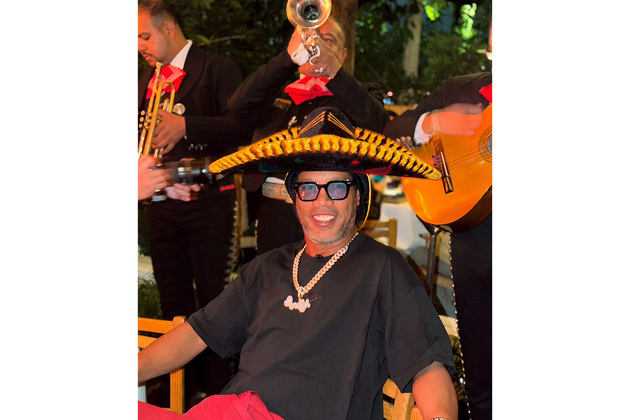 "This cup gonna be way too awesome": Ronaldinho attends Mexico-SA FIFA WC opener