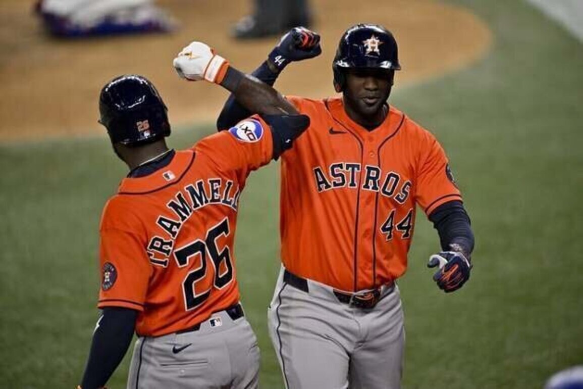 Yordan Alvarez bangs two more homers as Astros edge Rangers