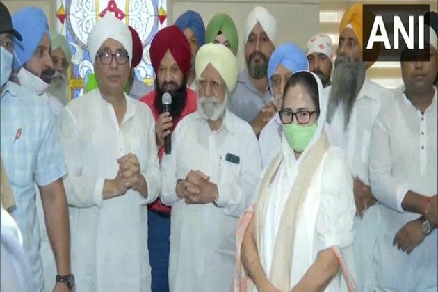 Bhabanipur bypoll: Mamata Banerjee visits Gurudwara