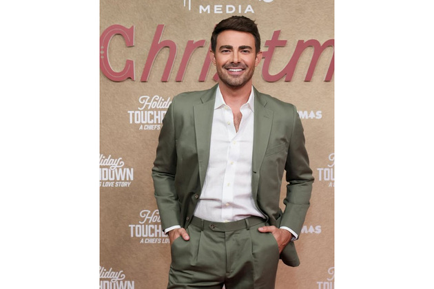"I feel a responsibility": Jonathan Bennett on telling gay love stories