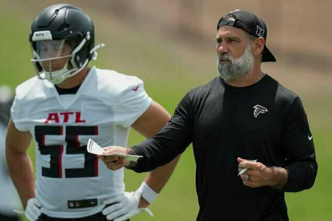 Jeff Ulbrich's history as a LB shows in his coaching