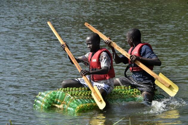 (Hello Africa) Uganda hosts boat race, using plastic waste to fight water pollution