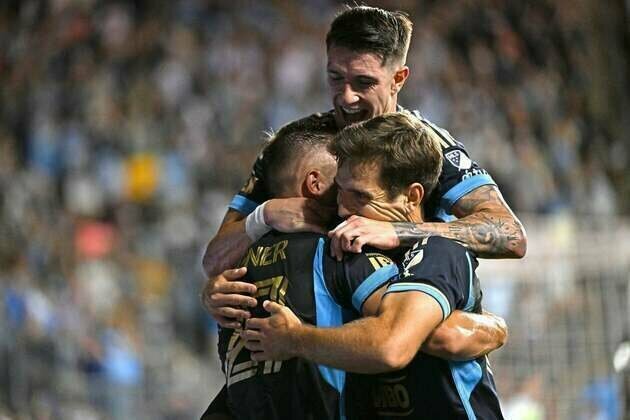 Union overwhelm Fire in shutout