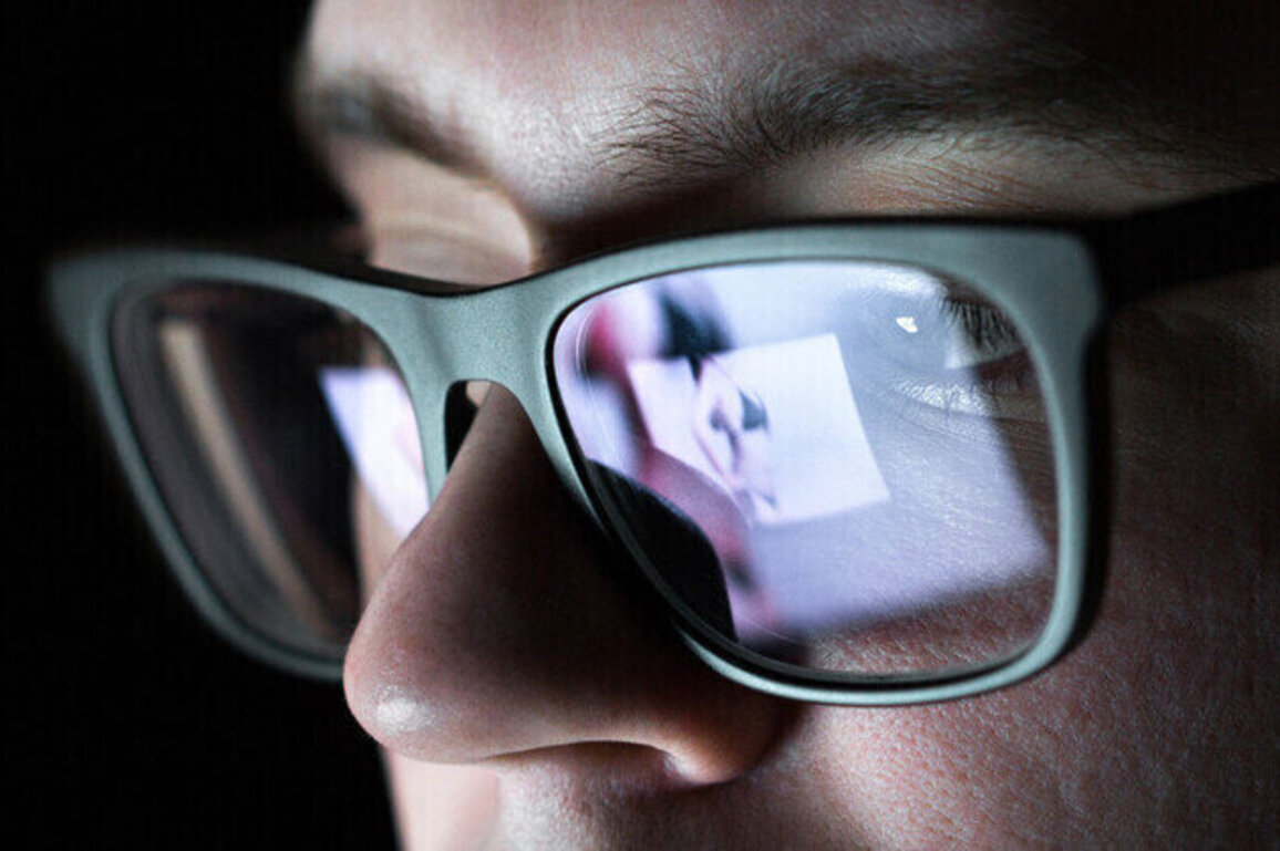 China expands obscene content ban to include messaging apps