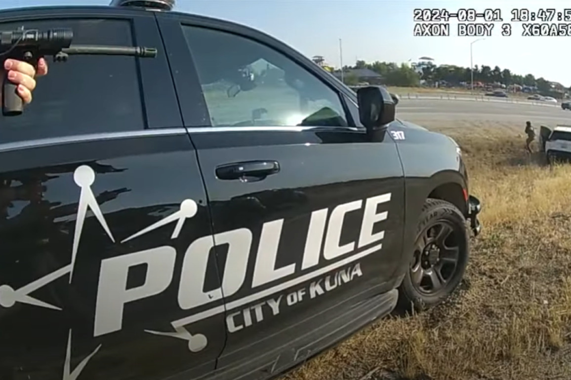 BWC- Man calls 911 during pursuit, tells dispatchers hes armed and wont go to jail before OIS