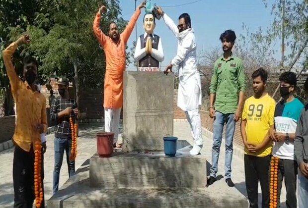 Shri Hindu Takht pays tribute to Rajiv Gandhi in Ludhiana