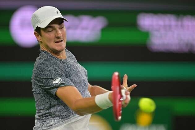 Jannik Sinner ekes out Indian Wells win over Joao Fonseca, 19