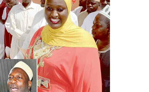 Nabunya ne bba Sheikh Muzaata (mu katono). Nabunya ne bba Sheikh Muzaata (mu katono).