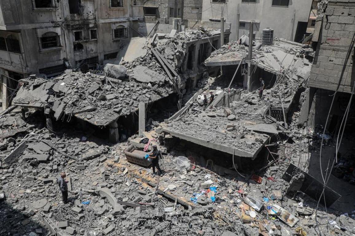 20 Palestinians, including 5 journalists, killed in Israeli attack on hospital in S. Gaza