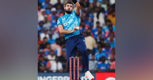 Scott Currie called up to England squad as Saqib Mahmood suffers injury setback