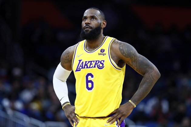LeBron James revisits Miami as Lakers take on Heat