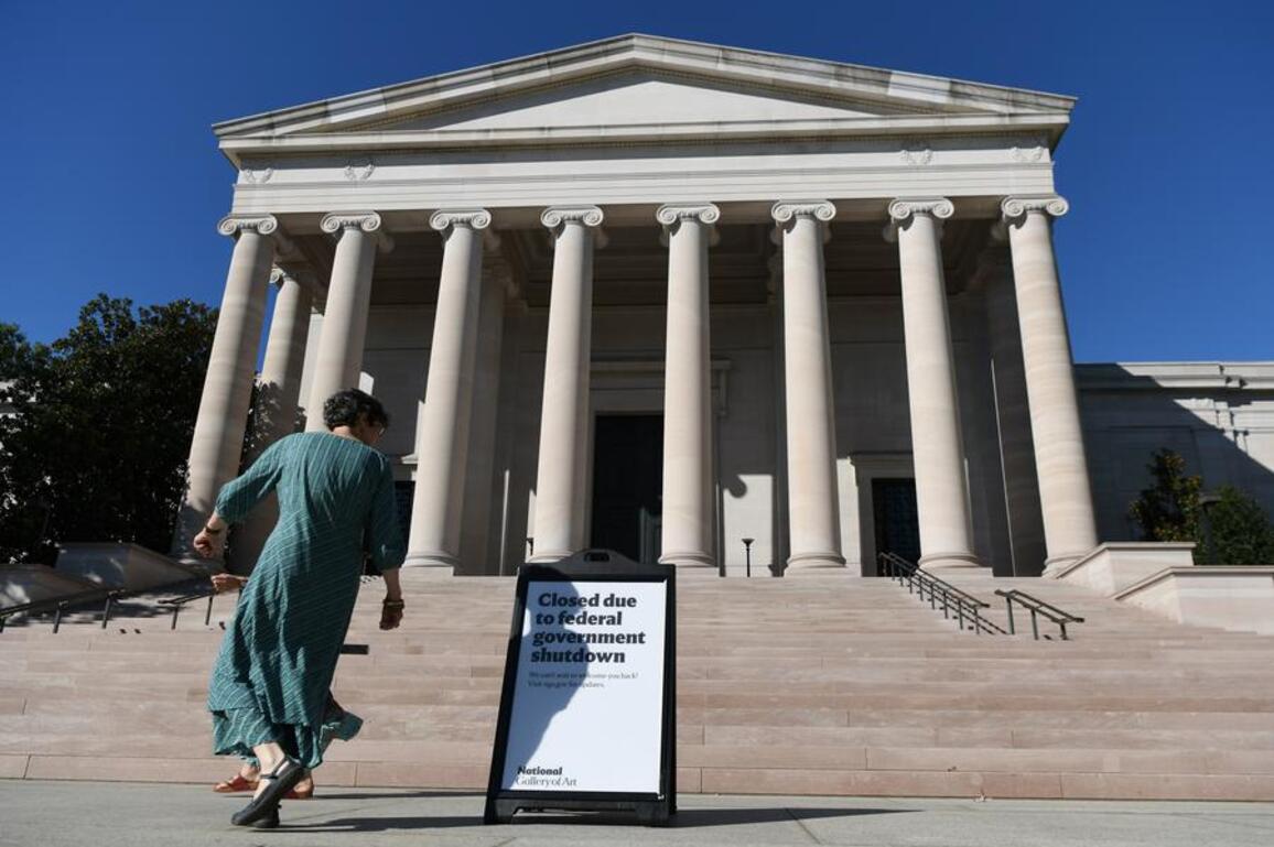 Roundup: U.S. gov't shutdown enters 2nd week, with no end in sight
