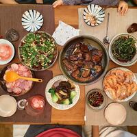 Xinhua Headlines: China's young kitchen wizards establishing careers as on-demand chefs