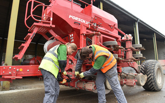 College farm boosts students' education