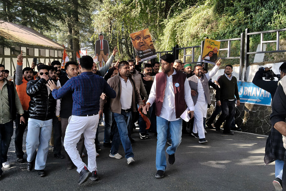 Youth Congress stages 'Raj Bhawan Gherao' in Shimla, alleges nationwide 'vote theft'