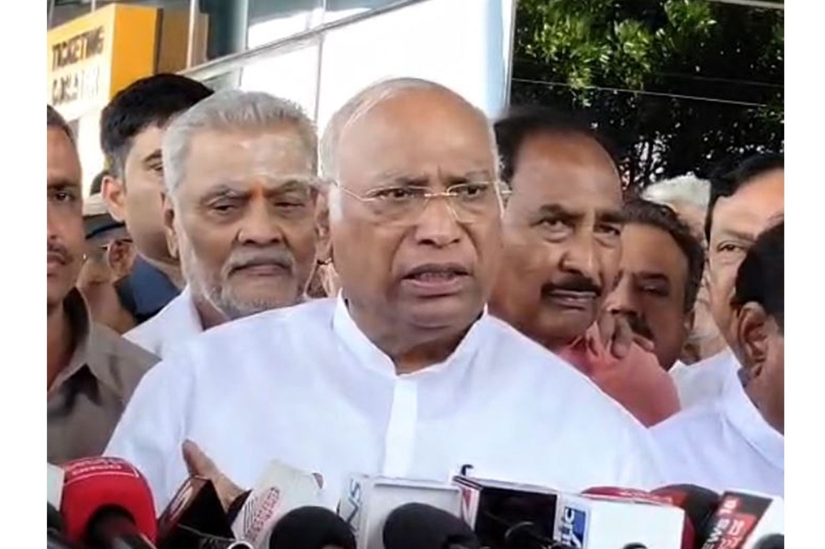 Kharge slams BJP-led government over domestic LPG cylinder price hike, says common man is suffering