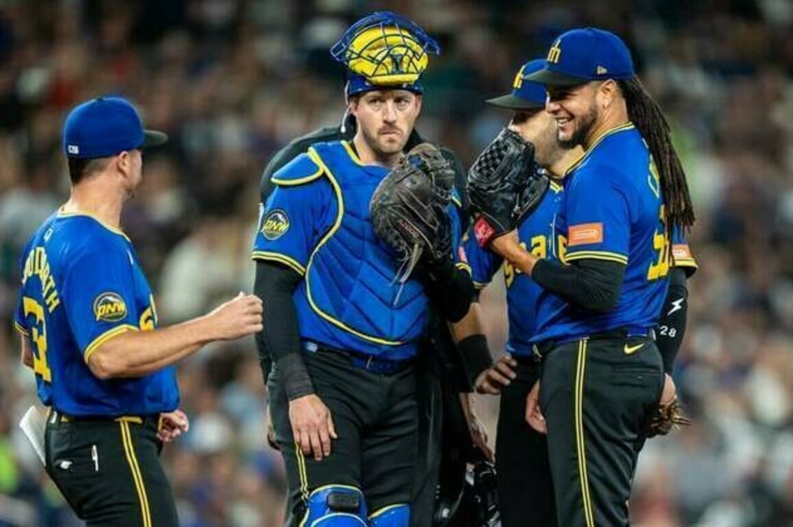 Mariners up 2-0 on Blue Jays but wary of letdown in Seattle