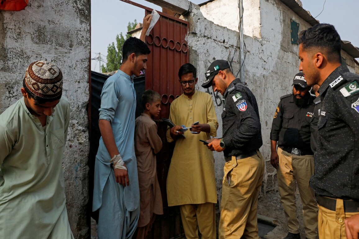 Rising Kabul-Islamabad tensions fuel crackdown on Afghan migrants in Pakistan