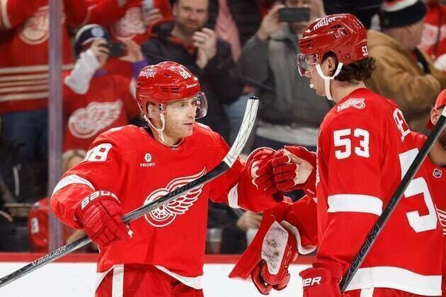 NHL roundup: Patrick Kane becomes all-time top U.S.-born point-scorer
