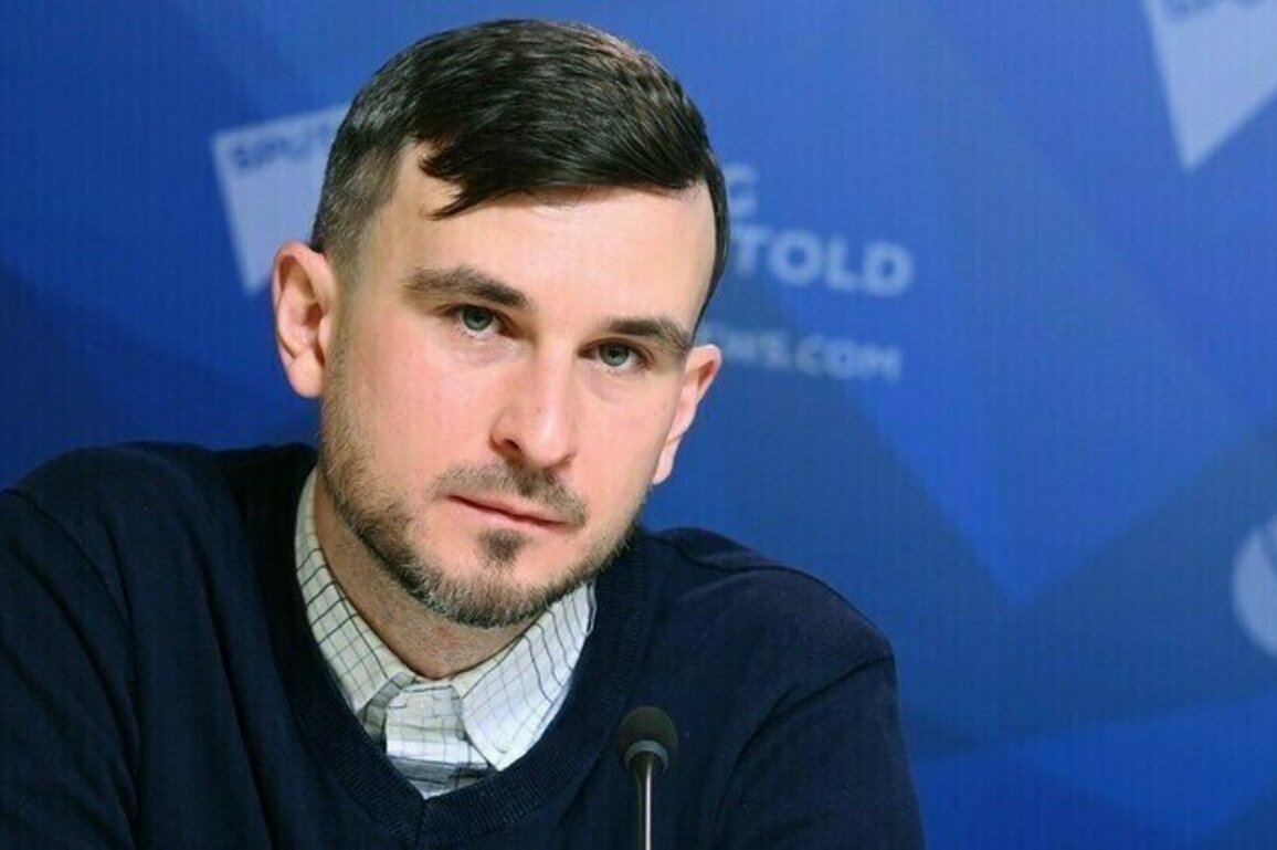 Russian journalist retruns home from Baku after months under arrest