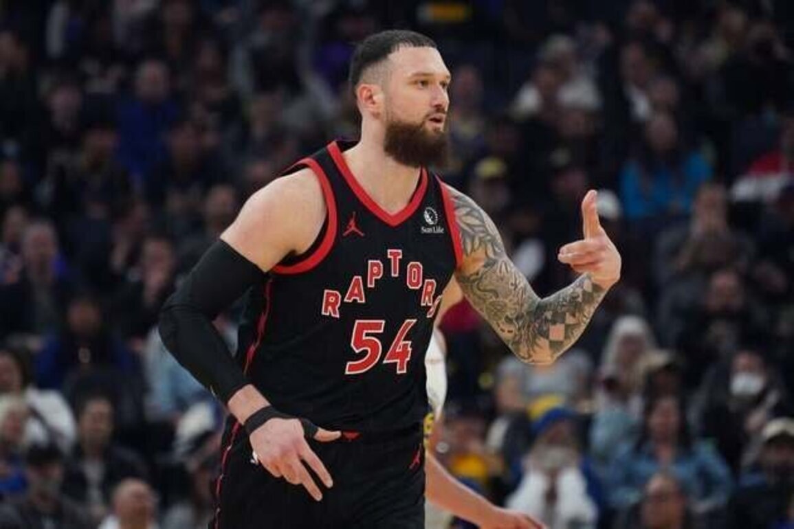 Raptors shoot lights out in runaway win over Warriors
