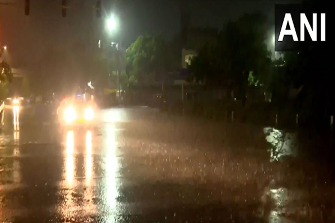 Rain lashes several parts of Delhi; thunderstorm with rain forecast