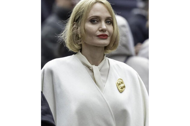 Angelina Jolie debuts blonde bob look during shoot of 'Anxious People'