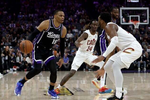 James Harden delivers in Cavs debut as Kings lose 12th straight