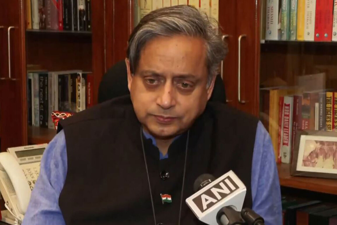 Shashi Tharoor attends meeting in Rahul Gandhi's office signaling warmth in ties with Congress leadership