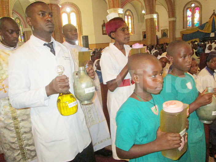  hildren medical officers and eacons carry the holy oils during the hrism mass at ubaga athedral on oly hursday 