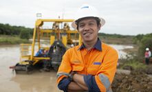 A Weir engineer on site with the Multiflo Mudflo pump.