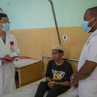 (Hello Africa) Chinese doctors help Tanzanian youth beat drug-resistant TB