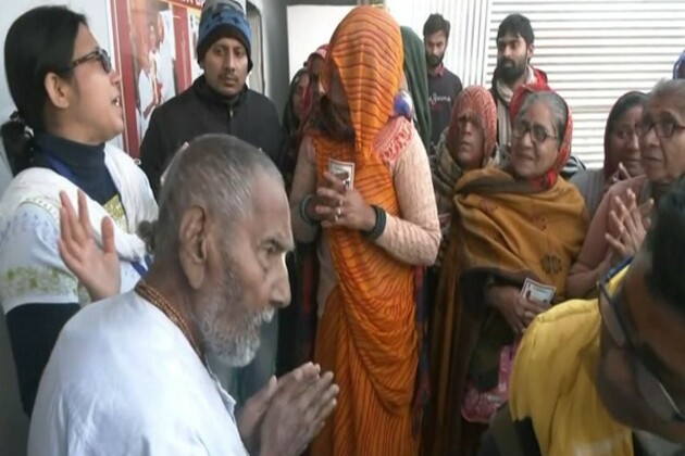 Yoga guru Swami Sivananda passes at 128, CM Yogi pays tribute