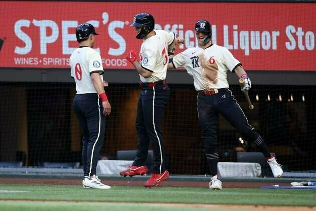 Rangers' offense reappears in 11-1 rout of Cardinals