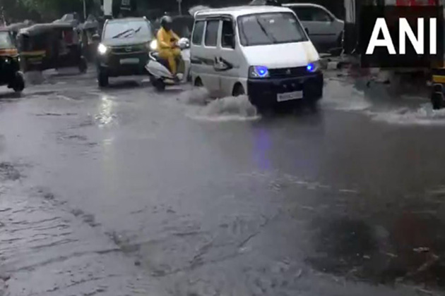 Heavy rain lashes Mumbai, triggers waterlogging