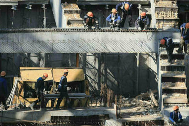 Strong ruble draws foreign workers to Russia