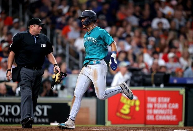 MLB roundup: Hot-hitting Julio Rodriguez sets record in M's win